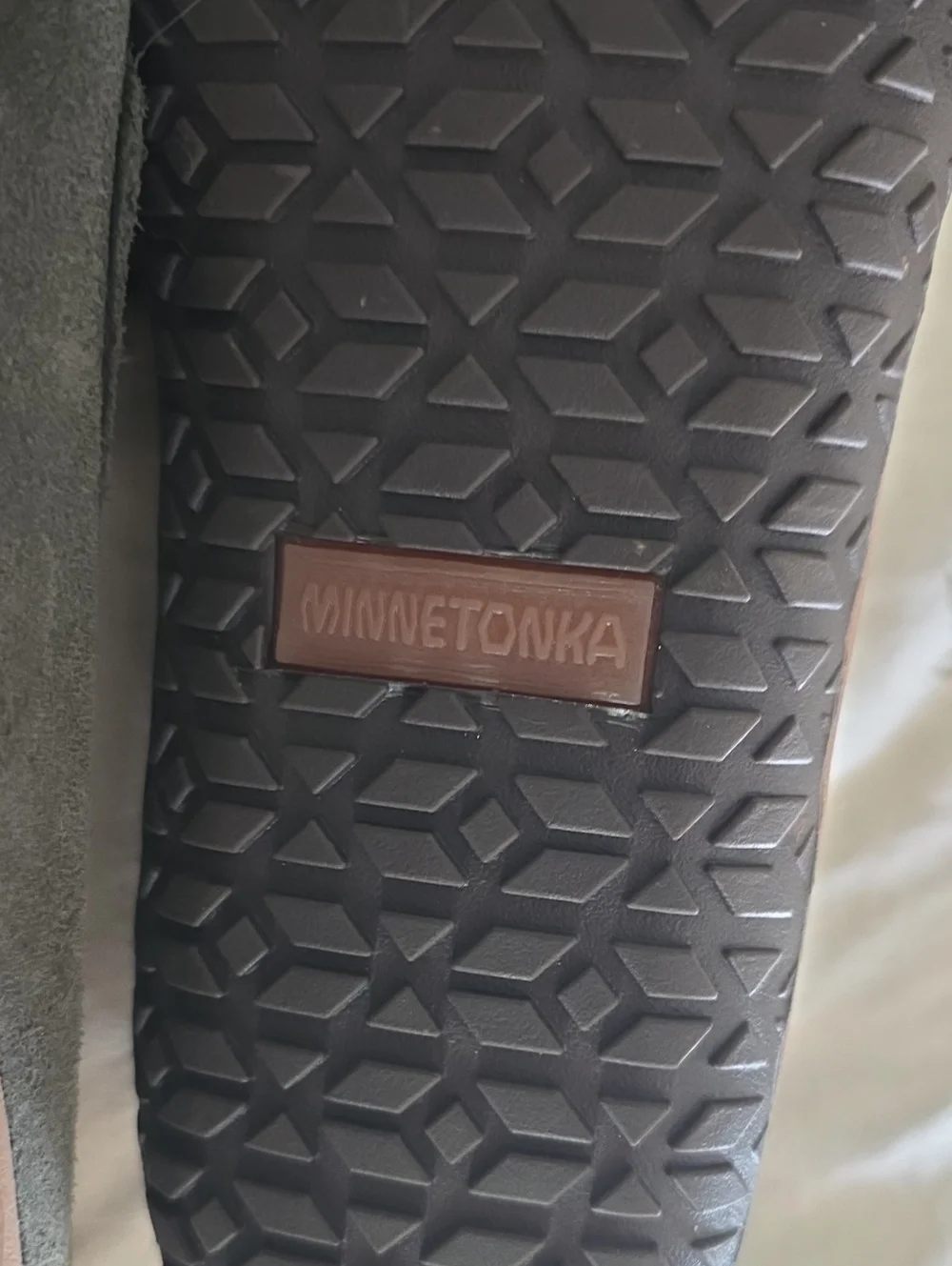 Minnetonka Grey Suede Slipper Size 10 doitnowpainting.com display picture 2